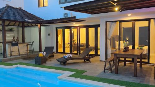 Sunset Road Villa | Nenangi Villa Bali -3BR Spacious with enclosed living & Lap Pool in Sunset Road
