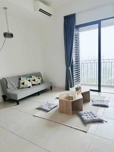 Kampung Puah Seberang Apartment | Netflix - City View Pano Studio with Skypool, Free parking and 5 mins to MRT