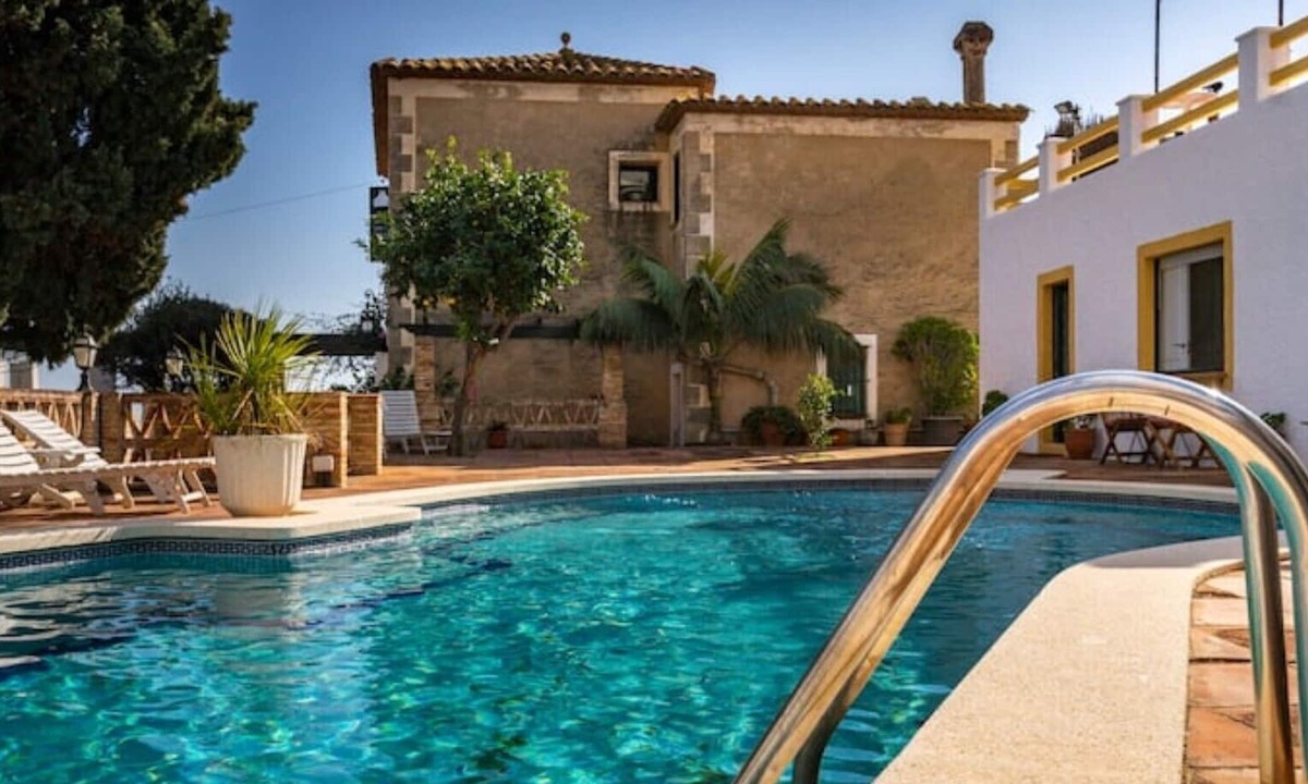 Premia de Dalt Apartment | Pool, terrace and stunning views