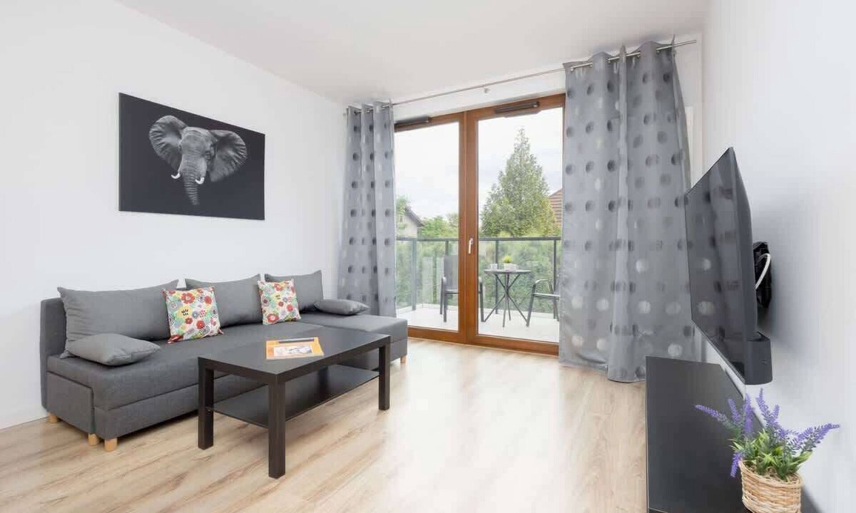 Wlochy Apartment | Practical Apartment | Parking and Workspace