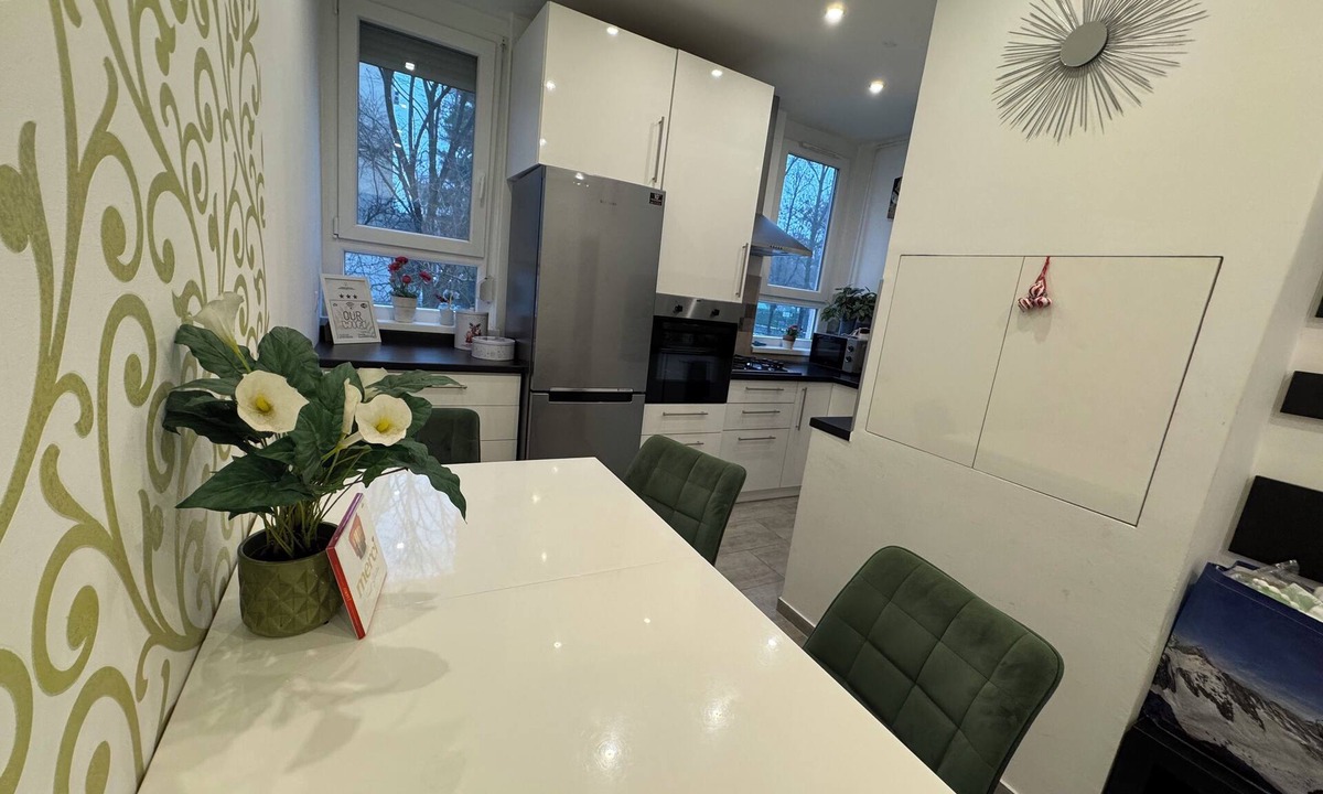 Zuglo Apartment | Quiet family-friendly 2BR apartment in Budapest near Metro & Thermal Baths