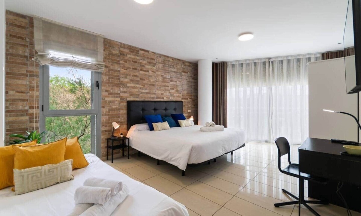 El Port Apartment | Room Luna FIRA - King Size Bed