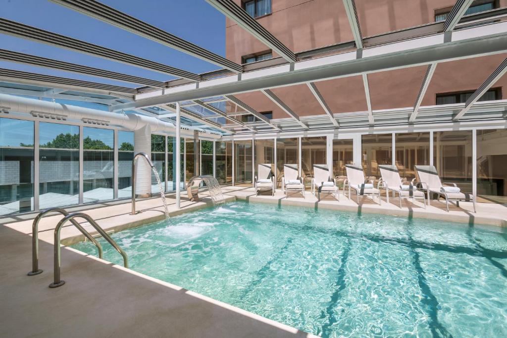 El Prat de Llobregat Hotel | Salles Ciutat del Prat Barcelona Airport