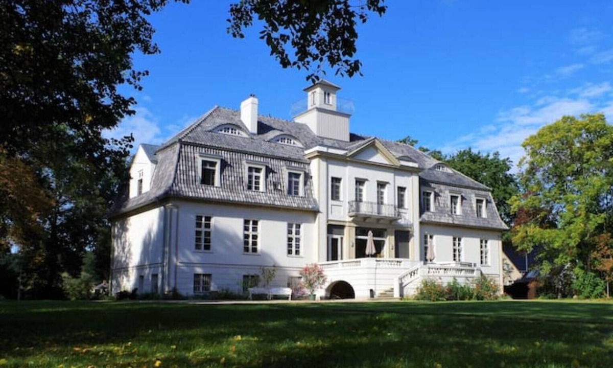 Selchow Villa | Schloss Selchow - Villa at the lake 1 hour from Berlin center