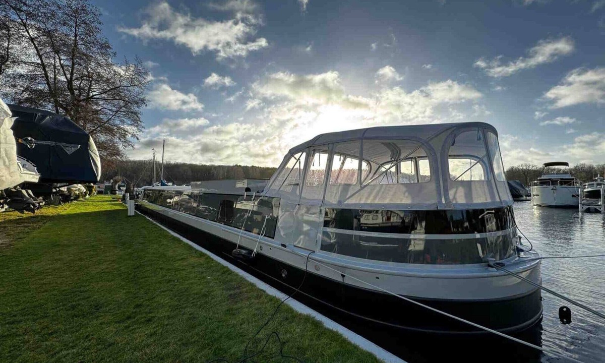 Wilhelmstadt Boat Rental | schwimmendes Wohnboot in Berlin