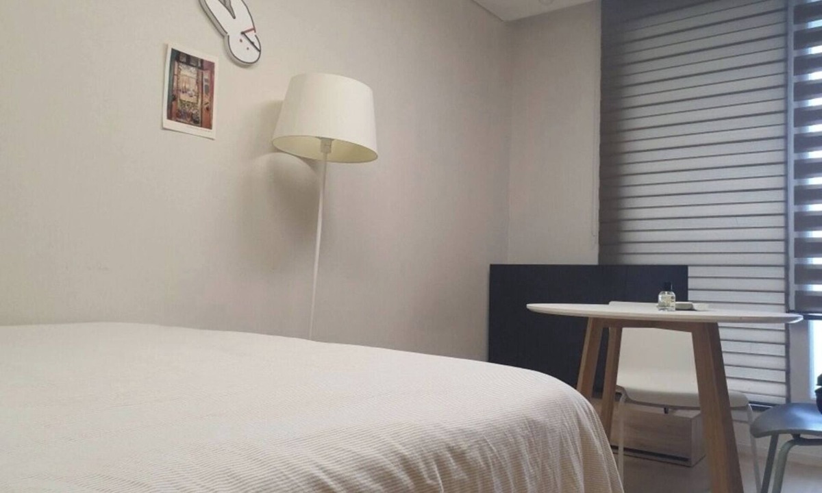 Yeongtong-gu Apartment | Serene 1-bedroom apartment with AC in vibrant Suwon-si