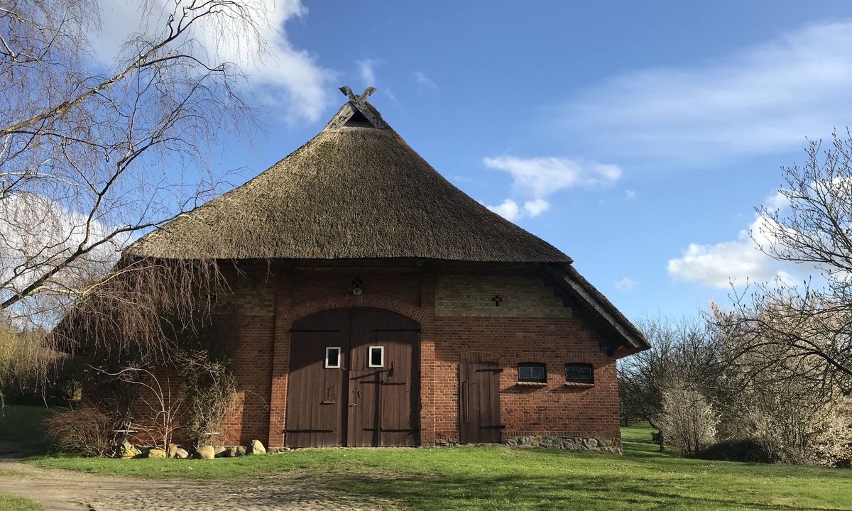 Lubstorf Other | Spacious farmhouse (180 sqm living space and 5,000 sqm garden) with boathouse