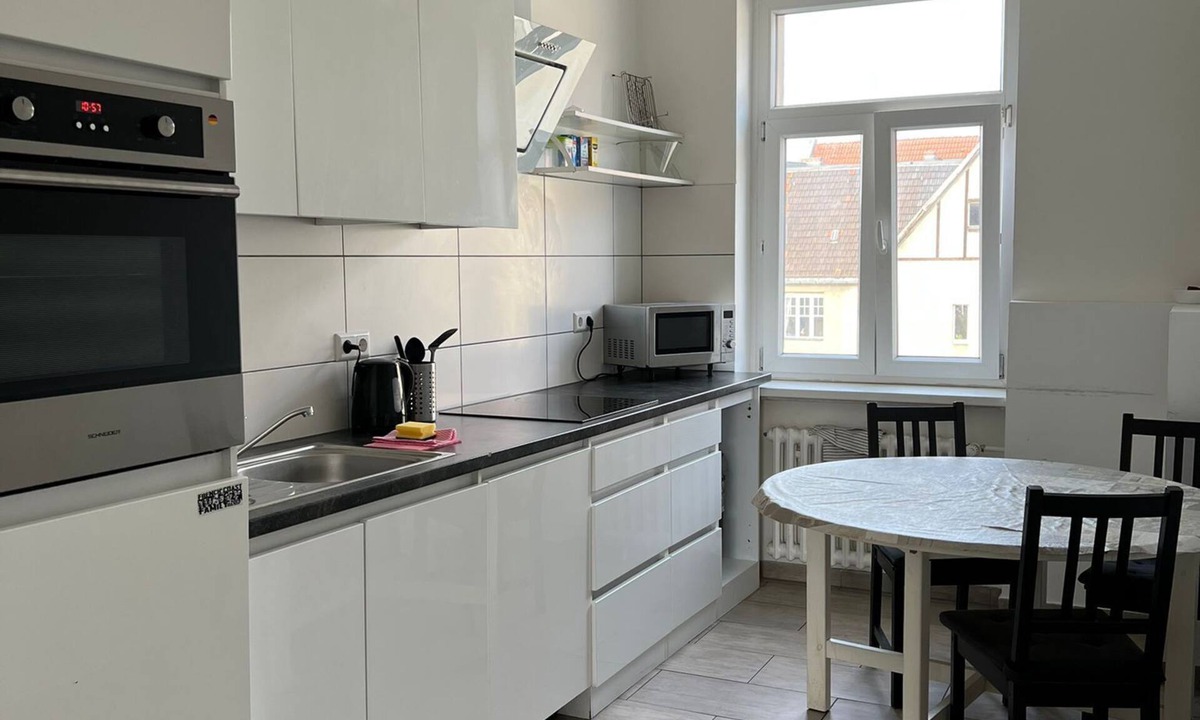 Steglitz Apartment | Steglitz IV - Beautiful apartment with a balcony, 3 rooms, a kitchen, and a bathroom
