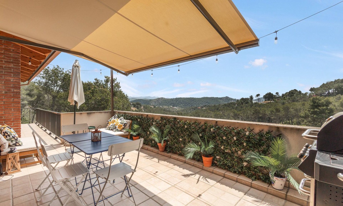 Olivella Apartment | Studio 'Guest House - Loft Cim Apartments 3' with Mountain Views, Wi-Fi, and Air Conditioning