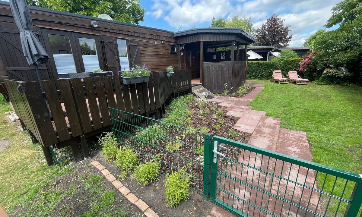 Petersfeld House | Tinyhouse 'Marla by the Lake' with Private Terrace, Garden, and Wi-Fi