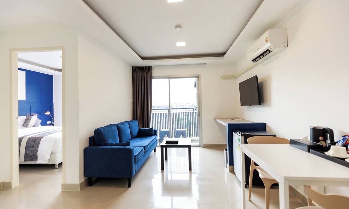 Suan Luang Hotel | UTD8 - City View Junior Suite Near BTS, Sukhumvit Bangkok