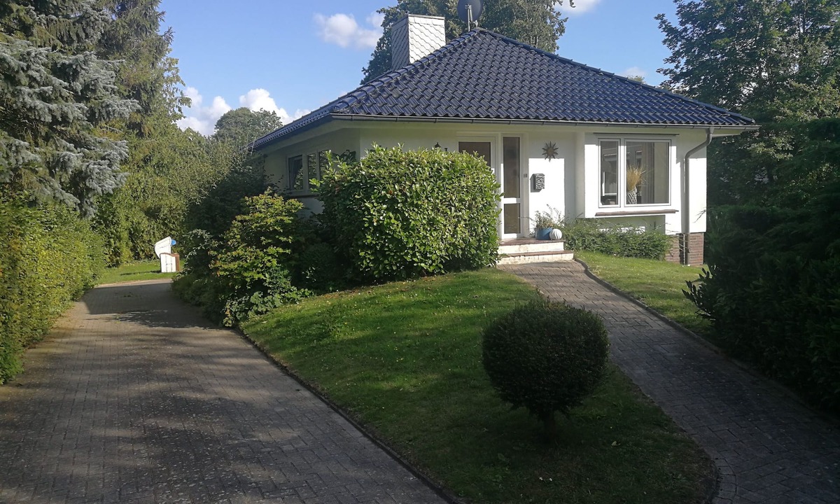 Scharbeutz House | Vacation bungalow with a garden property only 3 minutes away from the beach