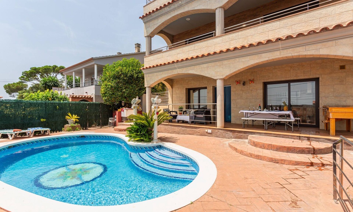 El Mas Mora Villa | Villa 'Dorita Costa Brava' with Sea Views, Wi-Fi and Air Conditioning