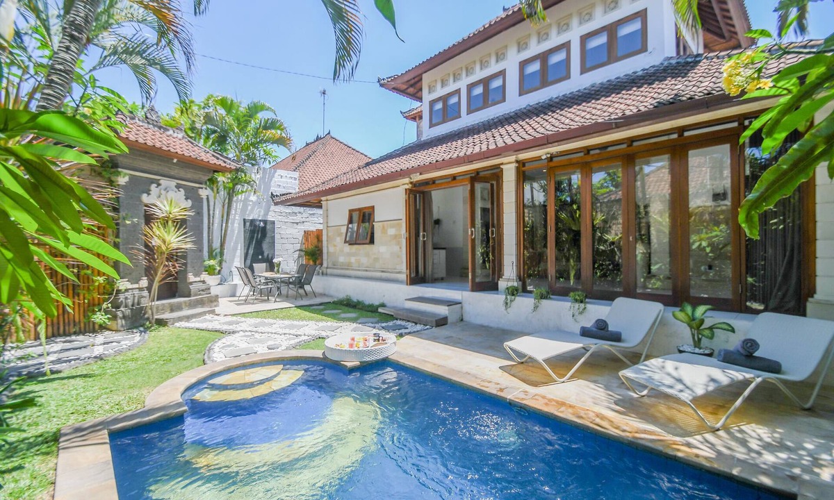Central Seminyak Villa | Villa Mojito Seminyak center Walk to the beach Floating breakfast!