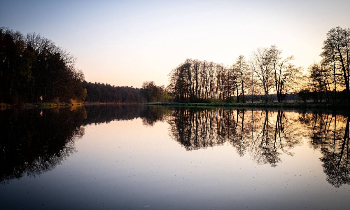 Schmachtenhagen House | WALDHAVEL. Vacation home "HAVELBLICK" directly on the water, with a wide view of nature.