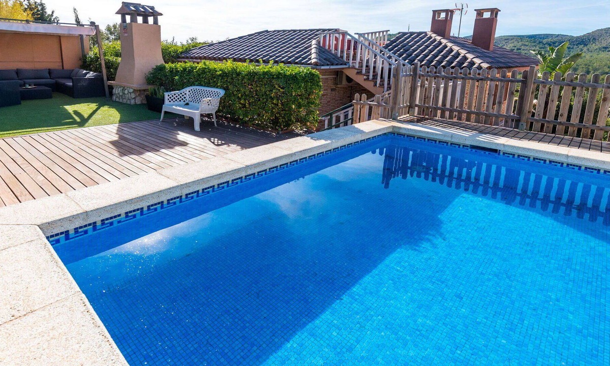 El Vendrell House | Wonderful private villa for 7 people with WIFI, A/C, private pool, TV, patio and parking