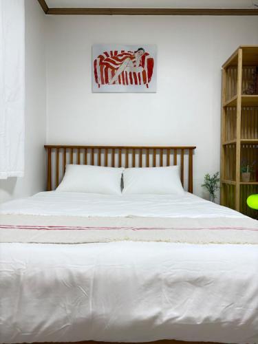 Yongduil-tong Apartment | YB-Dongdaemun Stay # 8 min to Cheongnyangni & Yongdu Stn # Seongsu-dong, DDP, Myeongdong, Gwangjang Market, 5 Universities all within 30 min # Cozy Sensibility