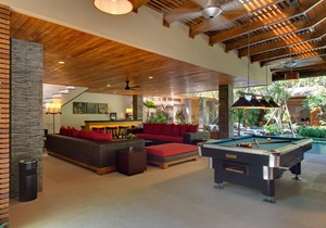 10BR Luxury Villa By The Beach, Seminyak - W/Swimming Pool!