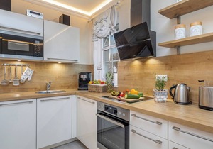 5-Star Luxury Apartment by the Sea with a Fireplace, Spa Area, and Sauna