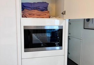 Arcoris Mont Kiara - Huge Balcony for 8 pax 1B1BR - 2 queen and 1 Partition Room Bunk Bed