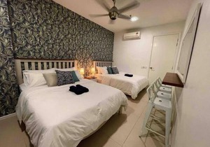 Arcoris Mont Kiara - Huge Balcony for 8 pax 1B1BR - 2 queen and 1 Partition Room Bunk Bed