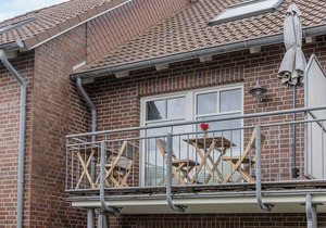 High-quality and bright: The upstairs apartment offers the fine and sat in Carolinensiel