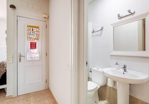 Newly renovated apartment in Plaza España! 035