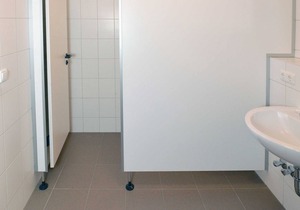 Shared room with private bathroom (up to 8 people), No. 2 - Hostel in Guben