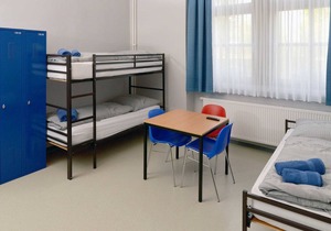 Shared room with private bathroom (up to 8 people), No. 2 - Hostel in Guben
