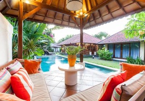 Spacious 4BR Private Estate w-Big Garden and Pool Central Seminyak