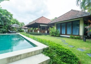 Spacious 4BR Private Estate w-Big Garden and Pool Central Seminyak