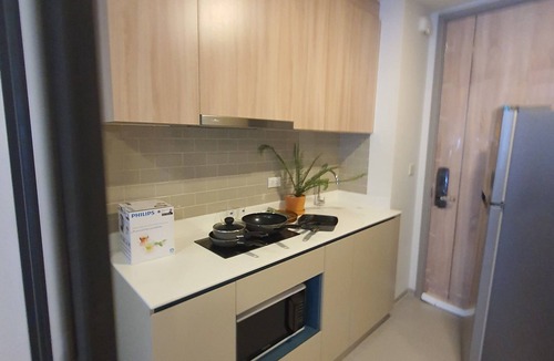 Ratchathewi Condo | 1.5 Bd Heated Pool Sky Kitchen Infinity Pool 10 min to Hospital Mall, Parks