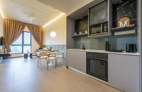 Sungai Penchala Apartment | 10 Mossaz skypool 5mins to 1U and Ikea atEmpire City by Light House