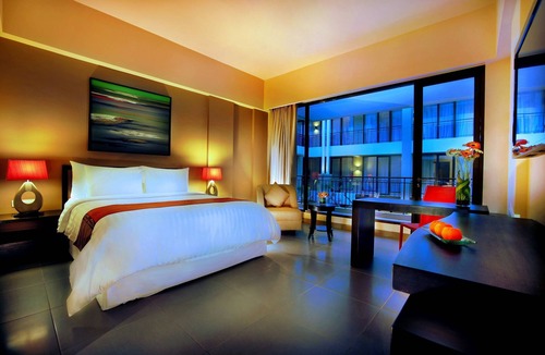 Sunset Road Hotel | 100 Sunset Hotel