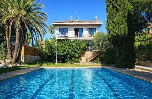 Sitges Villa | 15 min. drive from Sitges Villa El Ranch 10 min. walk to the beach Jacuzzi 10P