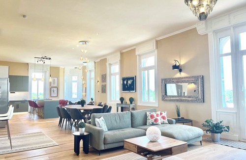 Felheviz Apartment | 18 Ppl Danube Riverfront Panorama Rare 7-Bed, 6-Bathroom Apartment