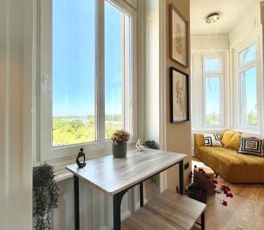 Felheviz Apartment | 18ppl Central Unique Danube & Parliament View, AC, 7BR 6BA