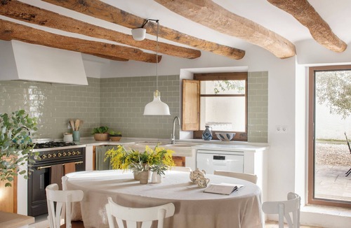 Sant Cugat Sesgarrigues House | 19th.C Village House in Wine Region. 40 min Barcelona & 20 min Sitges