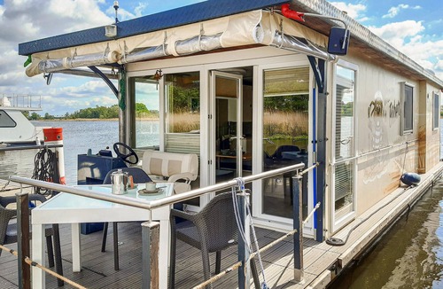 Havelsee Boat Rental | 2 bedroom gorgeous ship in Havelsee