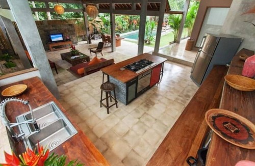 Batubelig Villa | 2 BR Tranquil Villa 10 Min Walk to Seminyak Beach