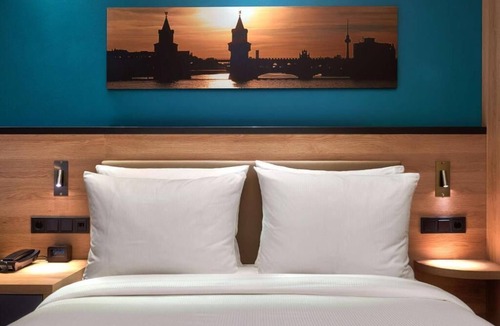 Mitte Hotel | 2 Queen Rooms Near Memorial of the Berlin Wall - 1.4 miles | Free Breakfast