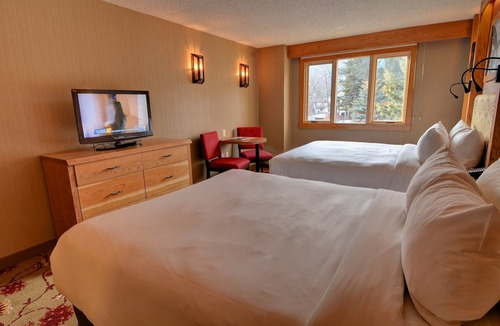 Banff Hotel | 2 Queens w/Exterior Views in Banff