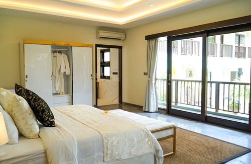 Berawa Villa | 20% Off! Luxury 14bed Villa with 2 Entertainment Rooms, Beach, Finns, Atlas