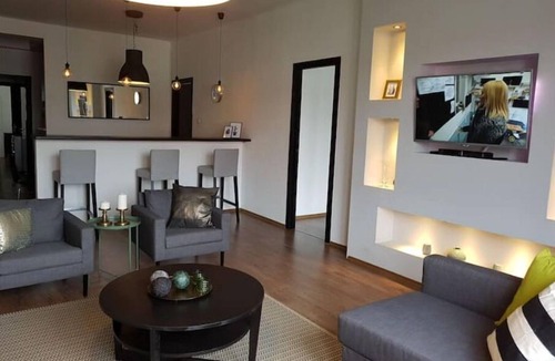Palace District Apartment | 27 Shades of Green (146sq.m Central 4 Room 3 Bath)