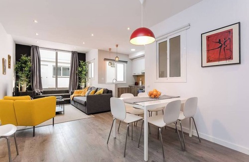 Collblanc y La Torrassa Apartment | 3 bdr&terrace close to subway