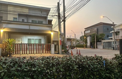 Sai Noi House | 3-bedroom 2.5 bathroom townhome in ChaengWattana Nonthaburi with AC, WiFi