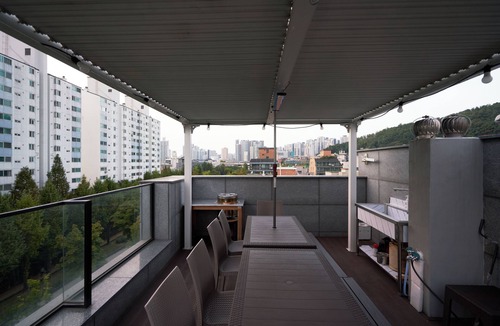 Yeonhui-dong Apartment | 3 seconds to Yeontral Park, 7 minutes to Hongdae! Full house with Park view.