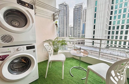 Bukit Bintang Condo | 3Bedroom w/Private Bathroom, Condo with A/C on top Fahrenheit88 Shopping Mall