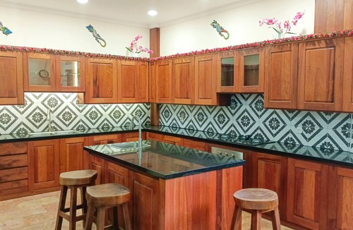Sanur Kauh House | 5 min to the beach-9 bedrooms Castle Royal Family Mansion