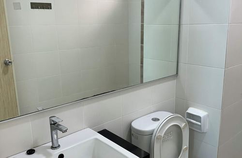 Kampung Sepuluh Condo | 5mins to Penang airport.Charming 3-bedroom condo.WiFi in delightful Bayan Lepas